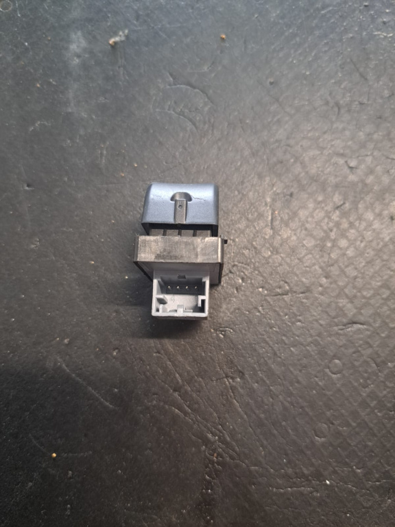 BUTON COMUTATOR GEAM DREAPTA 4 PINI A4 07- A5 07- Q3 08- Q5 - COD 8K0959855A