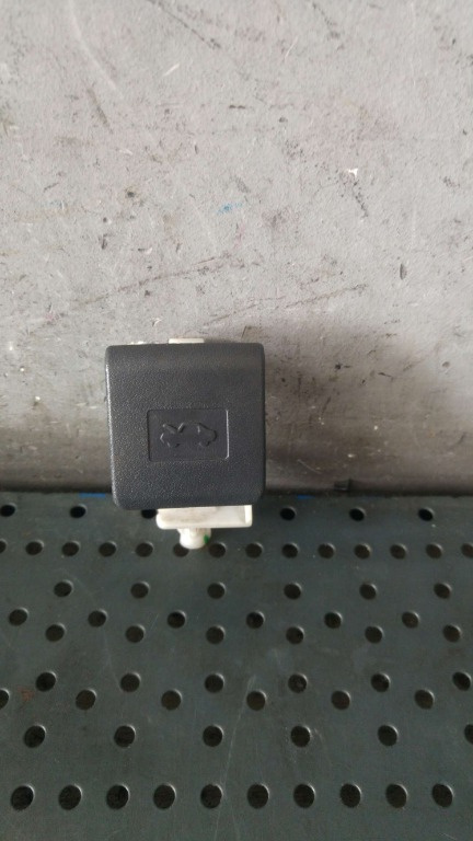 Buton deschidere capota toyota yaris p9