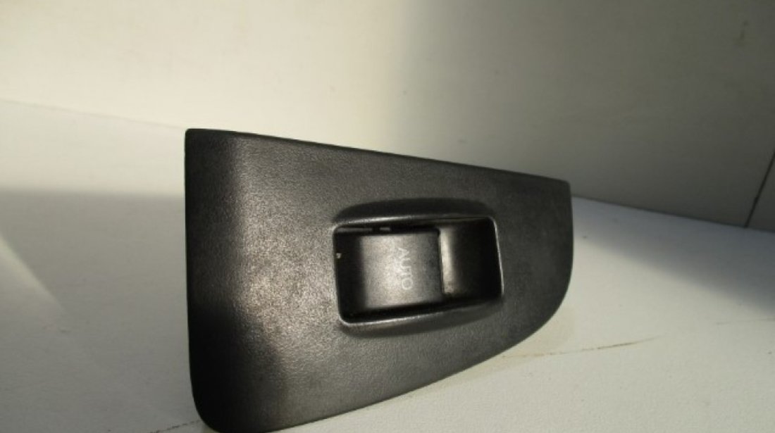 Buton deschidere geam dreapta fata Toyota Avensis An 2003 2004 2005 2006 2007 cod 74232-05160