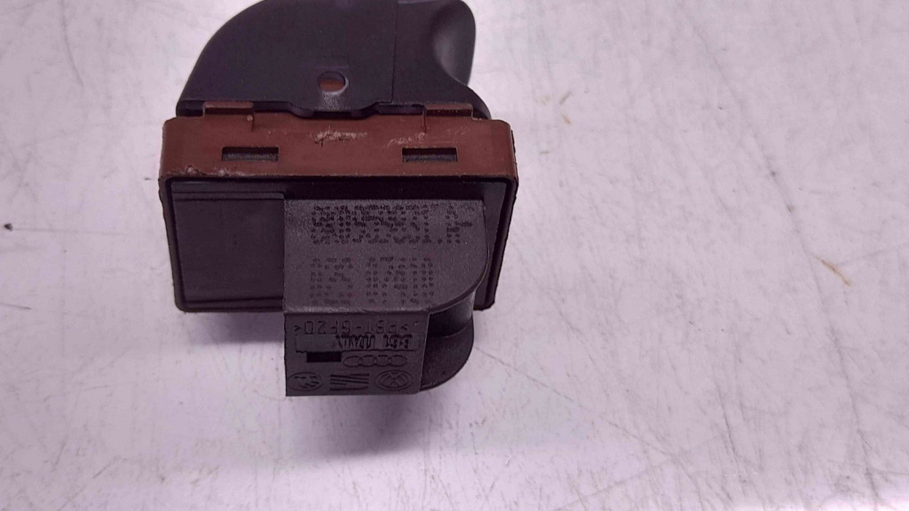 Buton deschidere haion Audi A4 (8K2, B8) [Fabr 2008-2015] 8K0959831