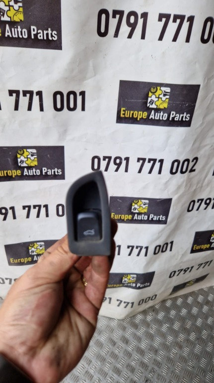 Buton deschidere haion Audi A5 A4 B8 2.0 TDI cod motor CAG ,transmisie automata,an 2011cod 8K0989831...