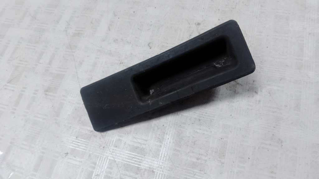 Buton deschidere haion BMW Seria 2 F45 - Motorina 2016, 10822910