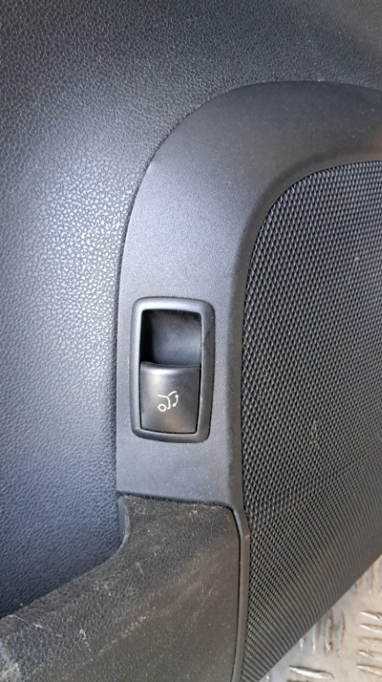 Buton deschidere haion Mercedes R-Class W251 3.0 CDI an de fabricatie 2010