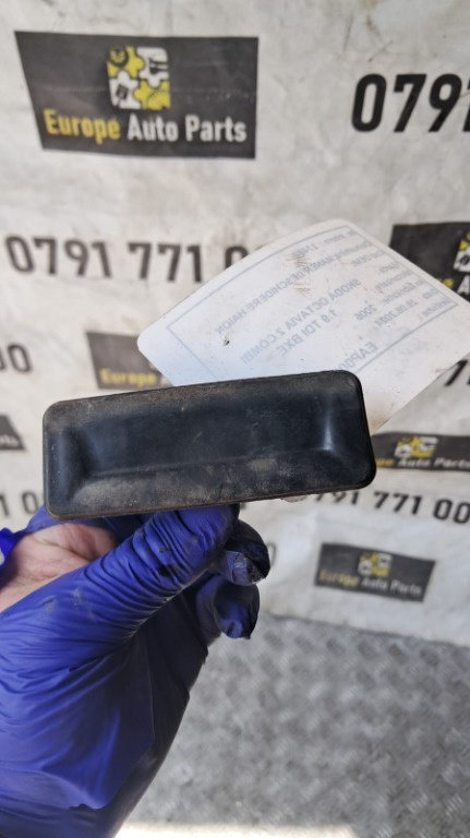 Buton deschidere haion Skoda Octavia 2 an 2006 cod 1Z0827574B