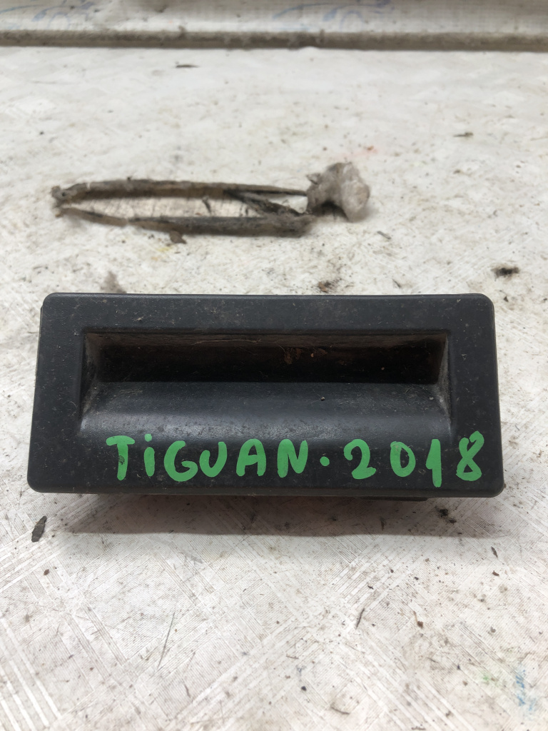 Buton deschidere haion Volkswagen Tiguan - Motorina 2018, 3V0827566