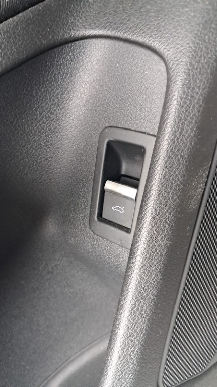 Buton deschidere portbagaj Audi A4 B9 an 2017 cod 4M0959831A