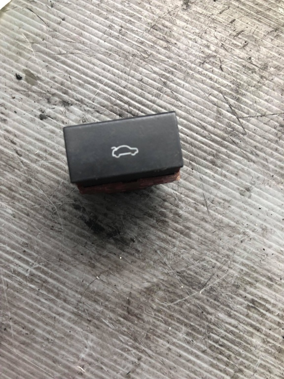 Buton deschidere portbagaj audi a6 4f 4f0959831