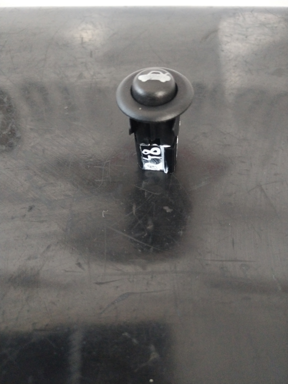 Buton deschidere portbagaj Chrysler 300C (2006-2009) 3.0 Motorina 2008, 04760847AC