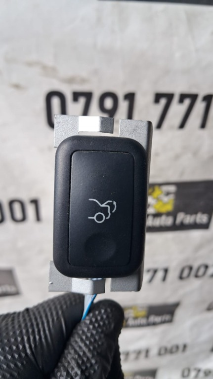Buton deschidere portbagaj Mercedes C-Class W204 an 2008 cod A2048707051