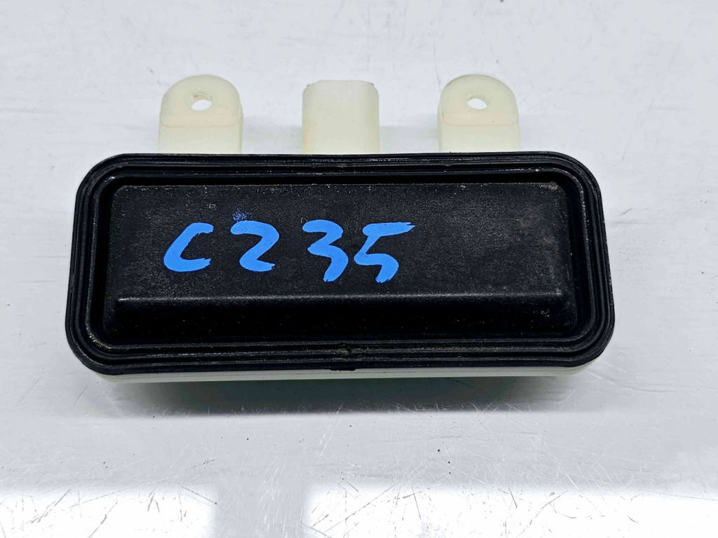 Buton deschidere portbagaj Mercedes Clasa E (W212) AMG [Fabr 2009-2016] 2218702410