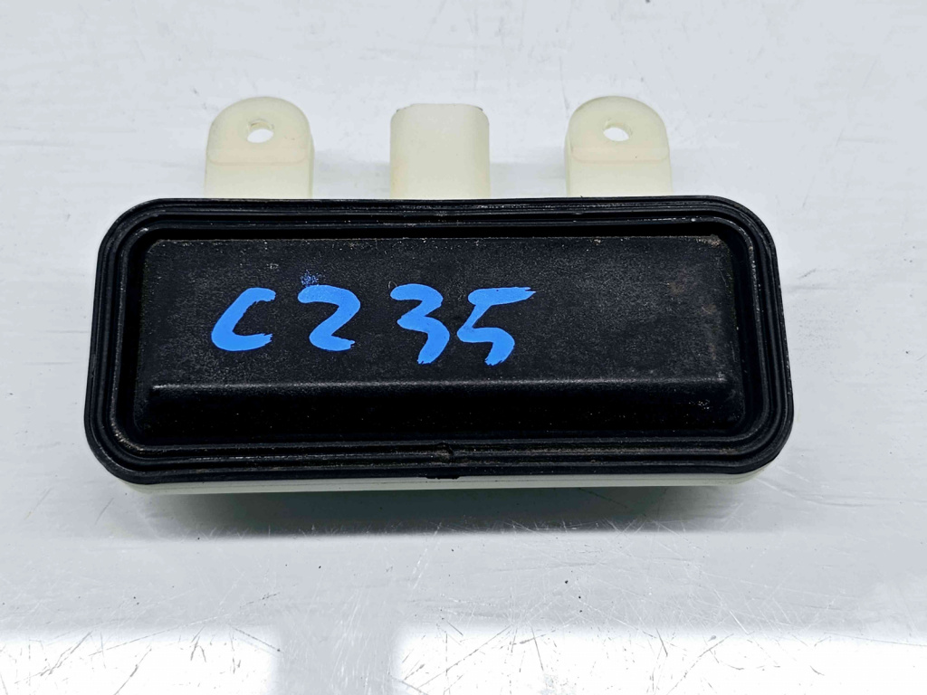 Buton deschidere portbagaj Mercedes Clasa E (W212) AMG [Fabr 2009-2016] 2218702410