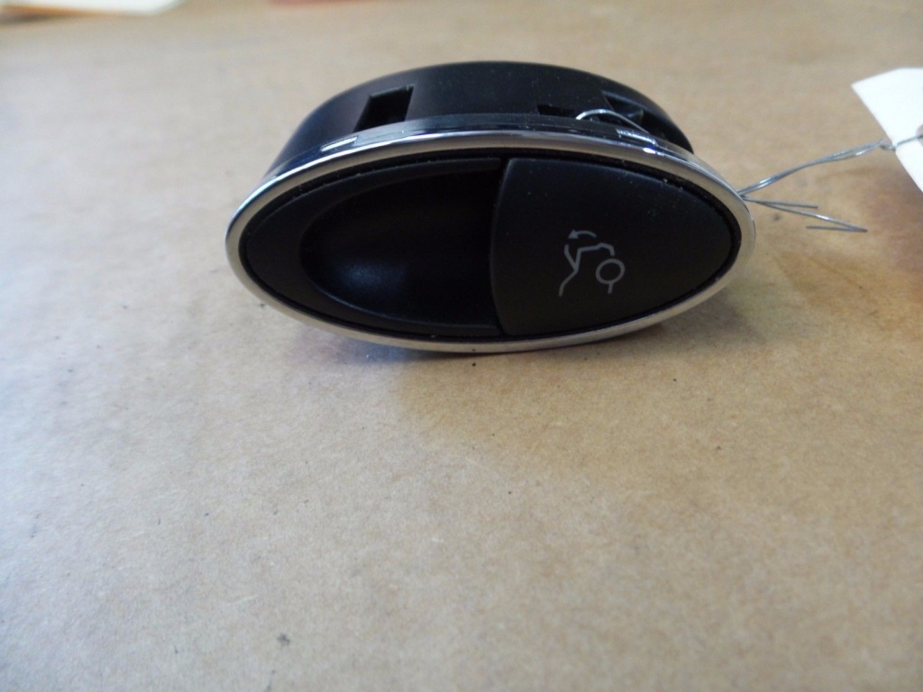 Buton deschidere portbagaj Mercedes cls w219 A2118210379