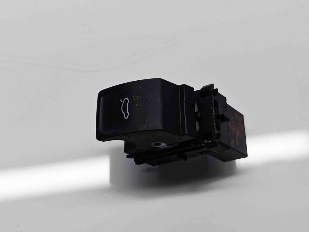 Buton deschidere portbagaj Volkswagen Passat B8 (3G2) [Fabr 2015-prezent] 3G0959831