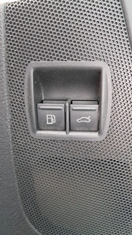 Buton deschidere portbagaj VW Passat B6 2.0TDI an 2007
