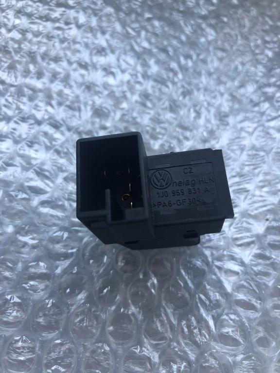 Buton deschidere protbagaj vw passat b5 1j0959831a