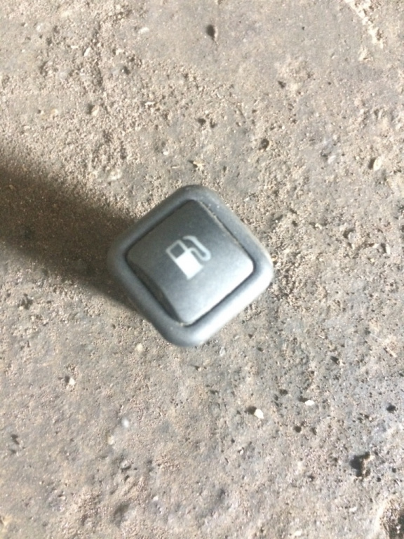 Buton deschidere rezervor Volkswagen VW Bora [1998 - 2005] Sedan 1.9 TDI MT (150 hp) (1J2)