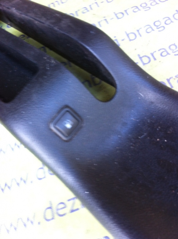 Buton deschidere usita rezervor Volkswagen VW Bora [1998 - 2005] Sedan 1.6 16V MT (105 hp) (1J2)