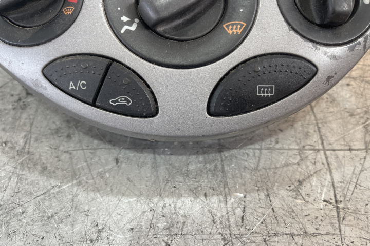 Buton dezaburire luneta Ford Focus [1998 - 2004] Hatchback 3-usi 1.6 MT (101 hp)