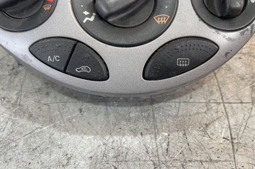 Buton dezaburire luneta Ford Focus [1998 - 2004] Hatchback 3-usi 1.6 MT (101 hp)