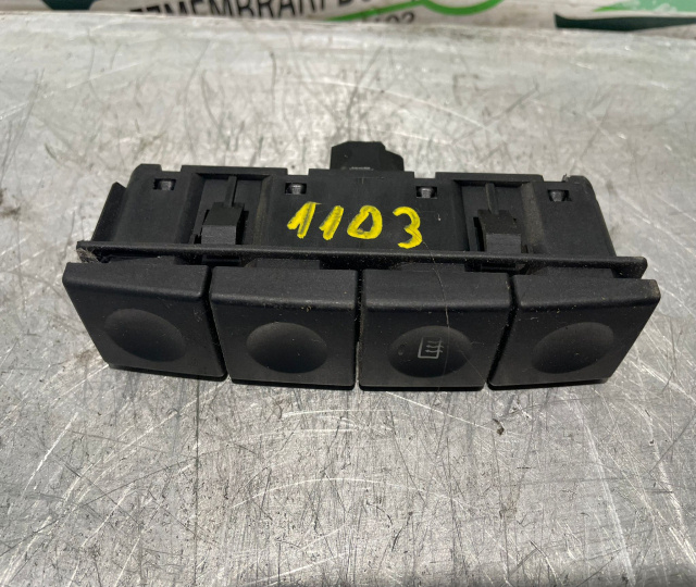 Buton dezaburire parbriz 2s6t18c621ac 2s6t18c621ac Ford Fiesta 5 [2001 - 2007] Hatchback 5-usi 1.3 MT (70 hp)