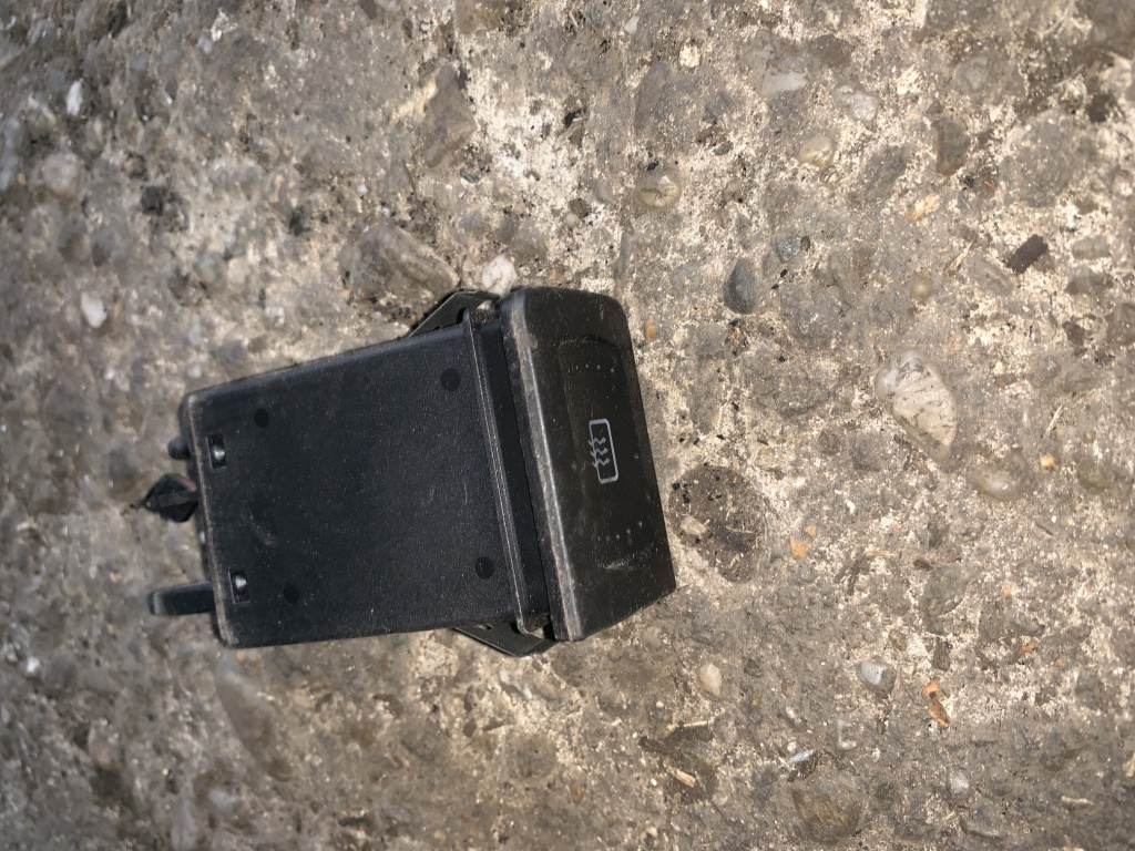 Buton dezaburire Volkswagen Bora [1998 - 2005] Sedan 1.9 TDI MT (150 hp) (1J2)