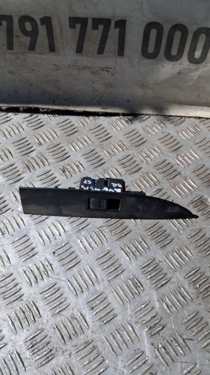 Buton dreapta spate Toyota Avensis T27 an fabricatie 2012 cod 74271-05060