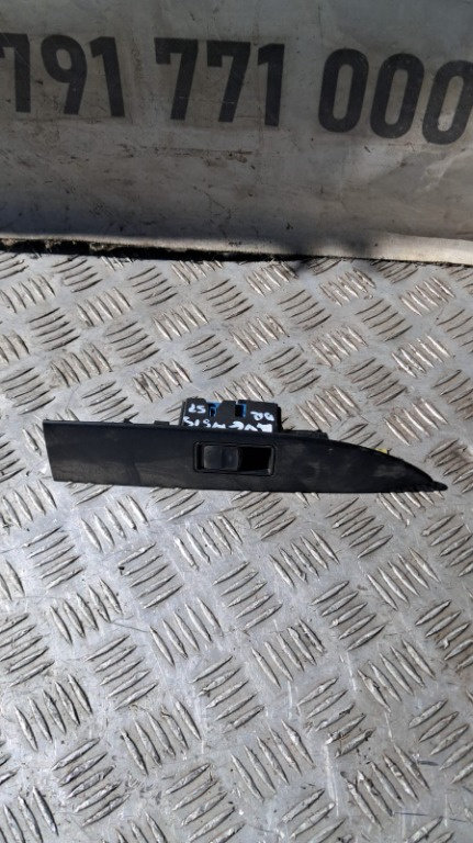 Buton dreapta spate Toyota Avensis T27 an fabricatie 2012 cod 74271-05060
