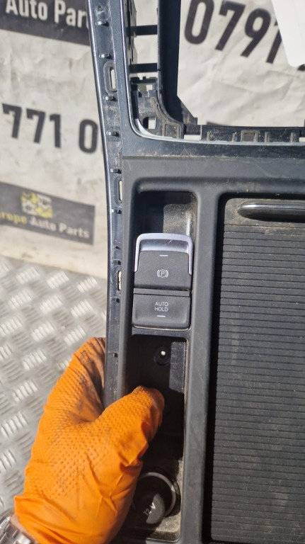 Buton frana de mana Vw Golf 7 1.6 TDI combi an fab 2019