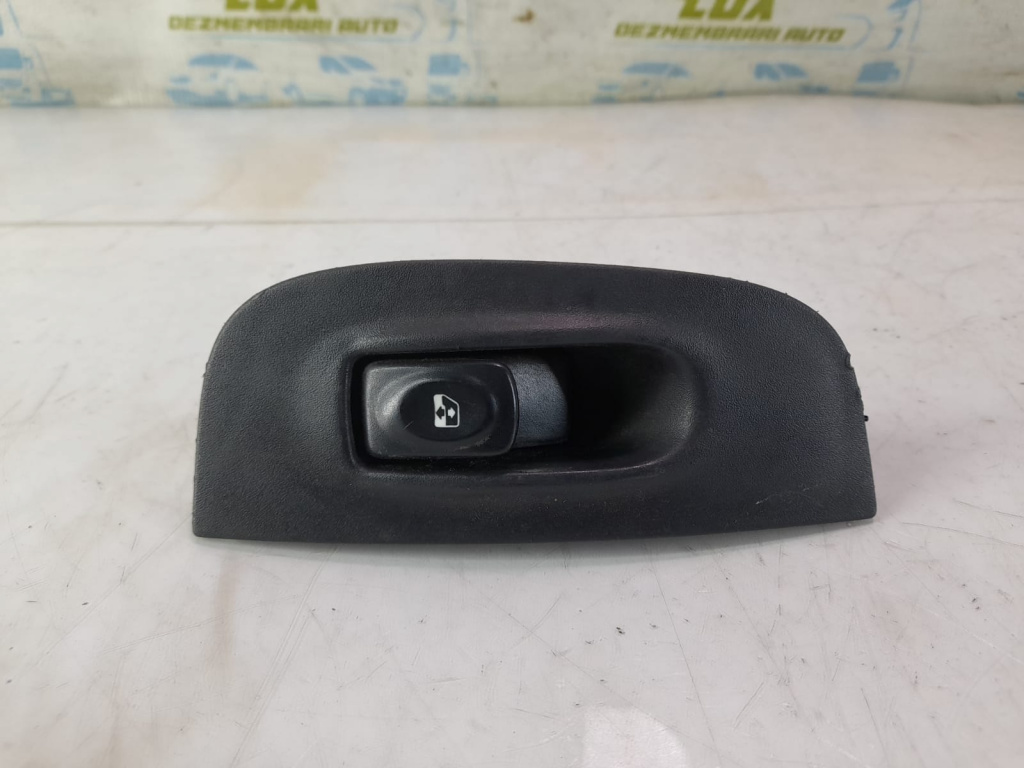 Buton geam 8200181700 Renault Megane [facelift] [1999 - 2003] 1.6 benzina K4M700