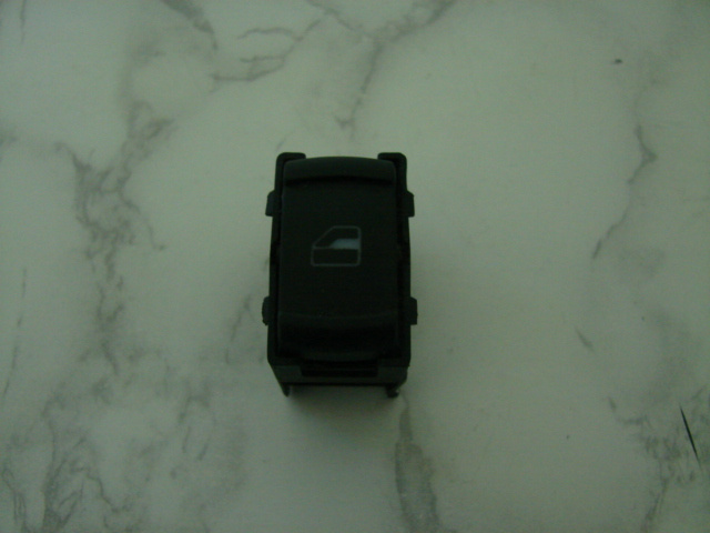 Buton geam Cod: 3B0959855B 3B0959855B Skoda Fabia 6Y [1999 - 2004] Combi wagon 5-usi 1.4 MT (68 hp) (6Y5) MPI