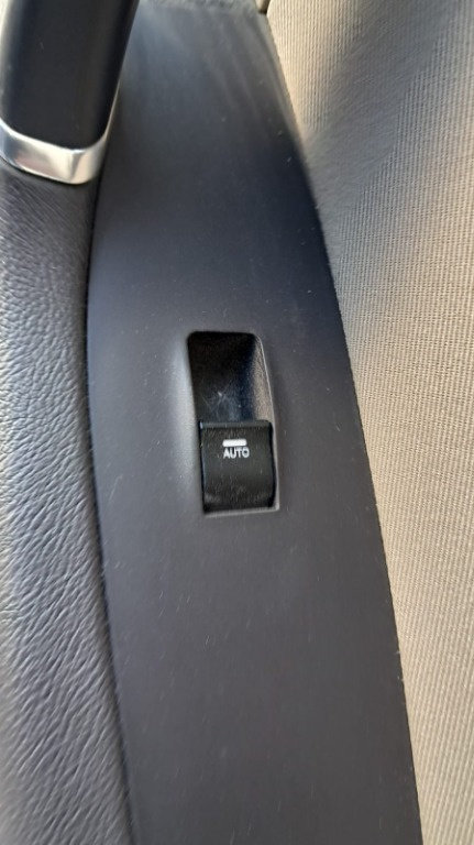 Buton geam dreapta fata Hyundai I40 an 2013 cod 93575-3Z000