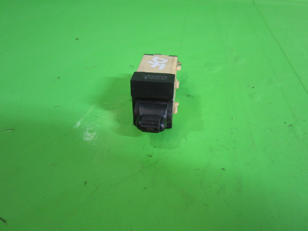 BUTON GEAM DREAPTA - FATA JEEP CHEROKEE KJ LIBERTY 4x4 FAB. 2001 - 2008 ⭐⭐⭐⭐⭐