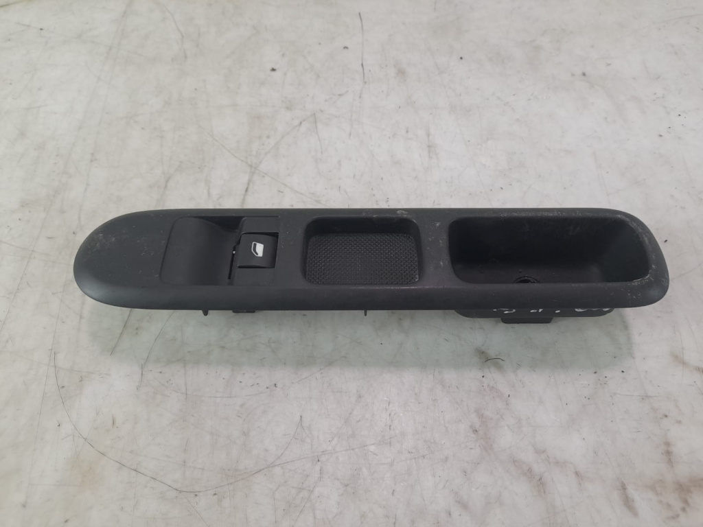 Buton geam dreapta fata Kia Ceed 3 [facelift] [2021 - 2024] 1.5 t-gdi G4LH