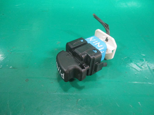BUTON GEAM DREAPTA FATA MITSUBISHI PAJERO PININ FAB. 1999 – 2007 ⭐⭐⭐⭐⭐