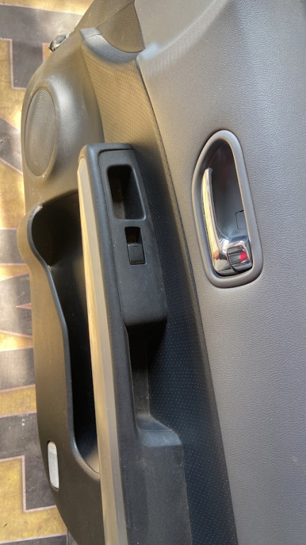 Buton geam dreapta fata Nissan X-Trail T31 2.0 dCi 4x4 2008