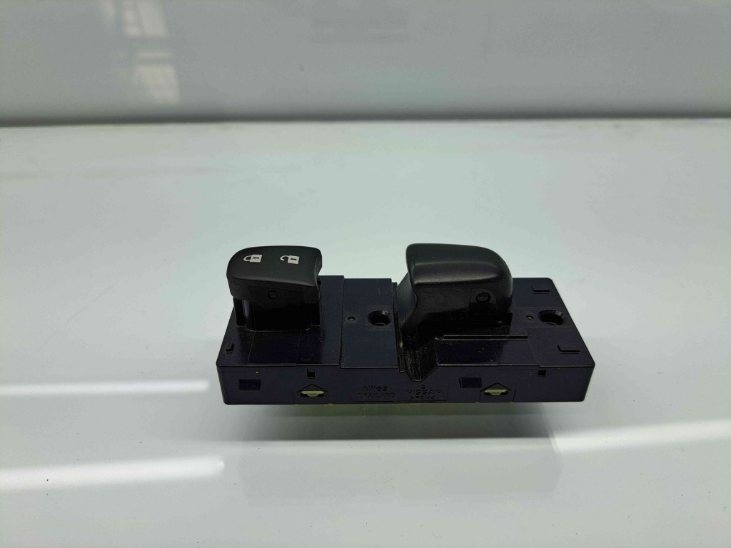Buton geam dreapta fata Nissan X-Trail (T32) [Fabr 2013-prezent] OEM