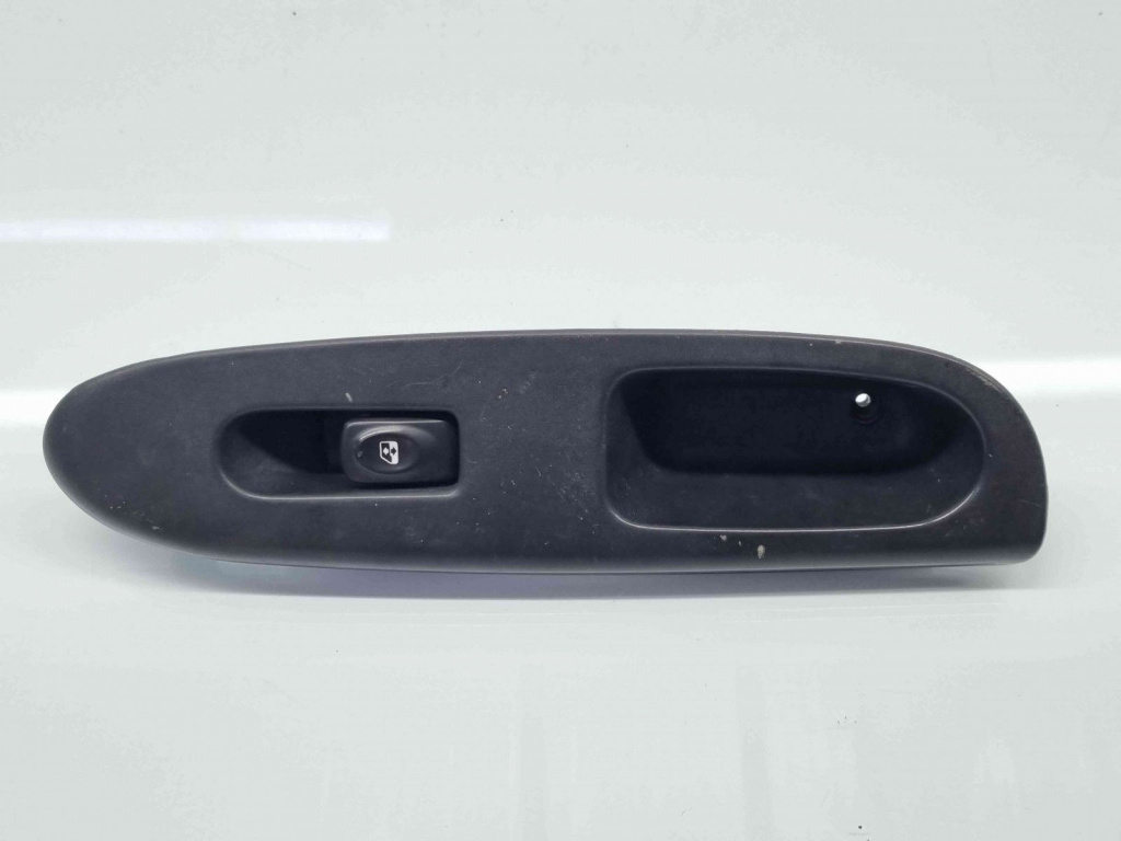Buton geam dreapta fata Renault Symbol 2 / Thalia [Fabr 2008-2012] 8200507732