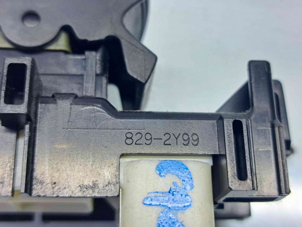 Buton geam dreapta fata Toyota Rav 4 III (ACA3, ACE, ALA3, GSA3, ZSA3) [Fabr 2005-2013] 197 Negru obsidian