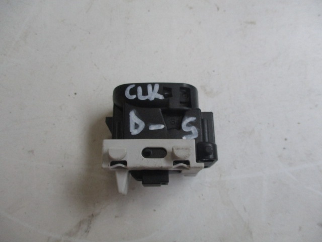 BUTON GEAM DREAPTA SPATE COD 2098203510 MERCEDES CLK C209 FAB. 2002 - 2009 ⭐⭐⭐⭐⭐