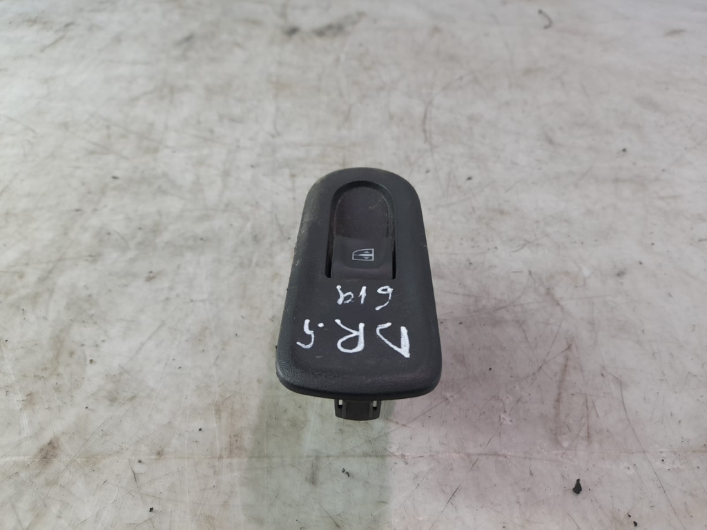 Buton geam dreapta spate Dacia Duster [facelift] [2013 - 2017] 1.5 dci K9K858