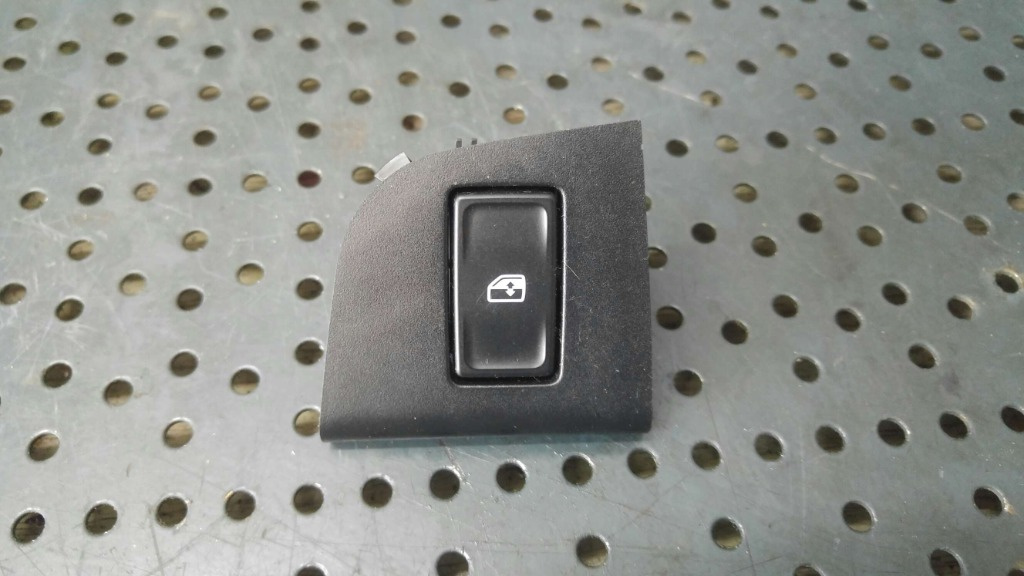 Buton geam dreapta spate skoda octavia 3 5e3 nl3 nr3 5e0867186