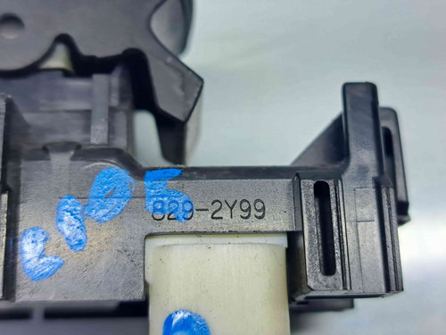 Buton geam dreapta spate Toyota Rav 4 III (ACA3, ACE, ALA3, GSA3, ZSA3) [Fabr 2005-2013] 197 Negru o...