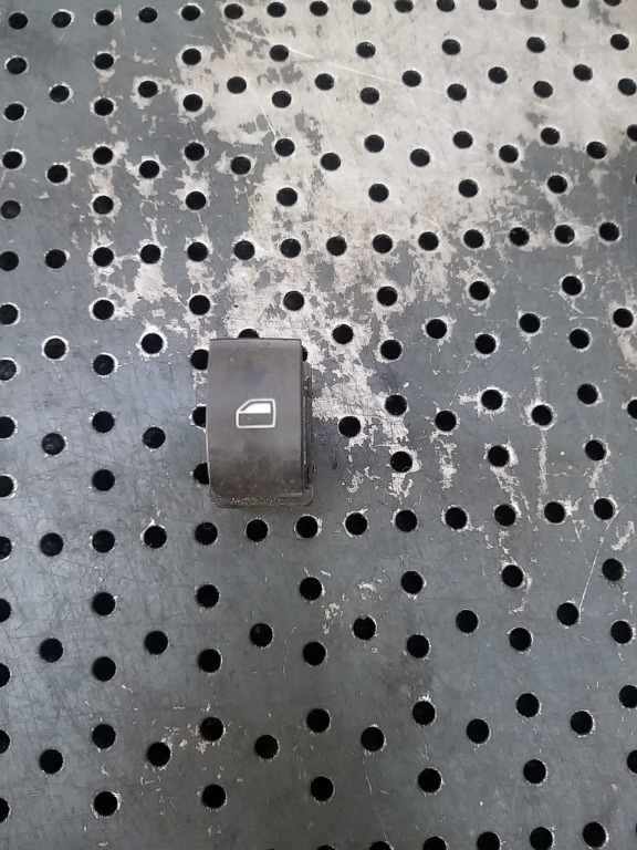Buton geam electric dreapta fata audi a2 8z0