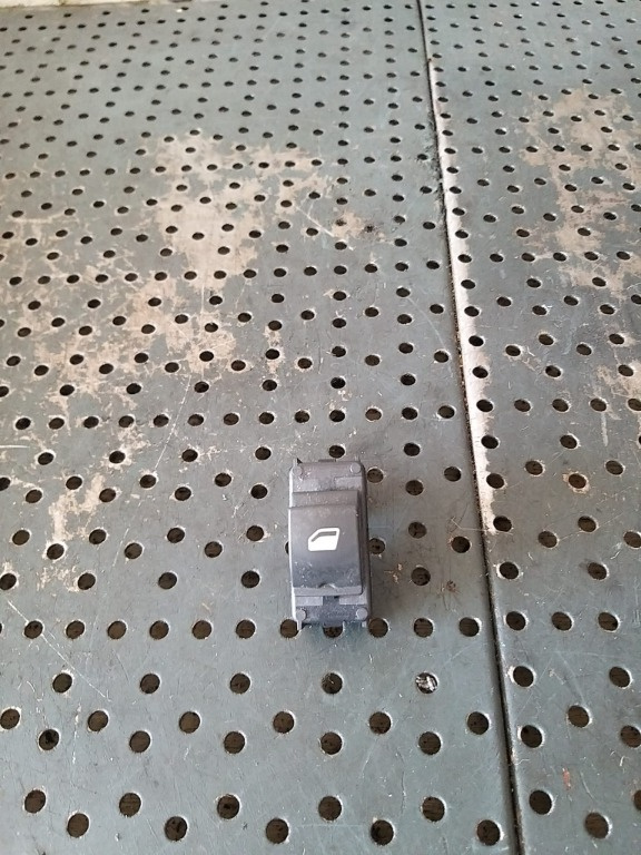 Buton geam electric dreapta fata citroen c5 aircross 98044803zd