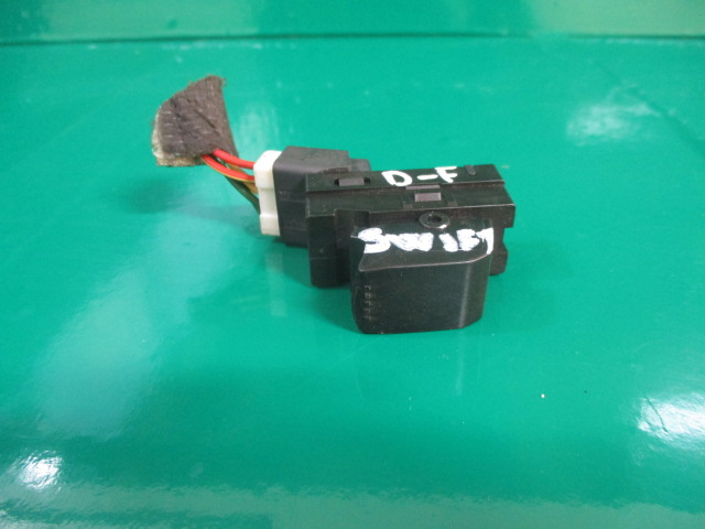 BUTON GEAM ELECTRIC DREAPTA FATA COD 62J00 SUZUKI SWIFT FAB. 2005 - 2010 ⭐⭐⭐⭐⭐