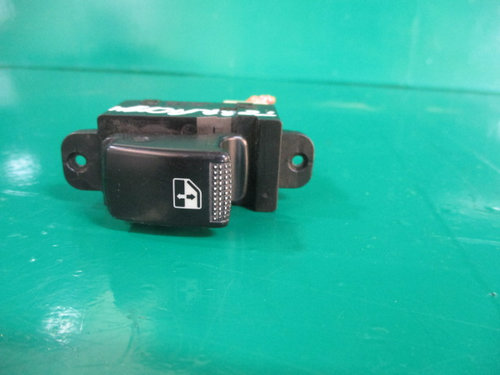 BUTON GEAM ELECTRIC DREAPTA FATA COD 93578-2D000 HYUNDAI TERRACAN FAB. 2001 – 2006 ⭐⭐⭐⭐⭐