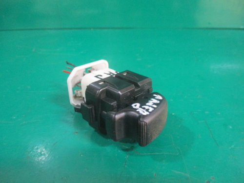 BUTON GEAM ELECTRIC DREAPTA FATA COD MR445659 MITSUBISHI PAJERO SHOGUN III FAB. 1999 – 2007 ⭐⭐...