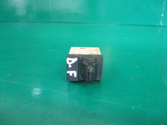 BUTON GEAM ELECTRIC DREAPTA FATA JEEP CHEROKEE KJ 4X4 FAB. 2001 - 2008 ⭐⭐⭐⭐⭐