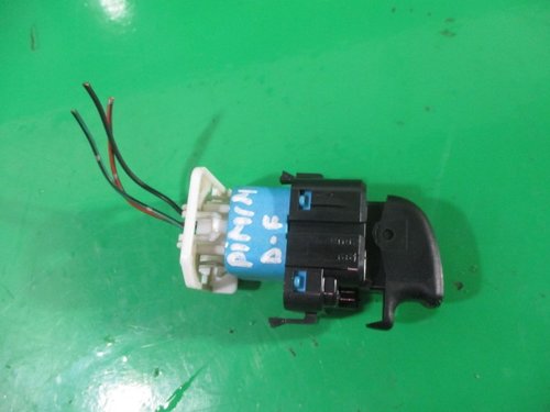 BUTON GEAM ELECTRIC DREAPTA FATA MITSUBISHI PAJERO PININ FAB. 1999 – 2007 ⭐⭐⭐⭐⭐
