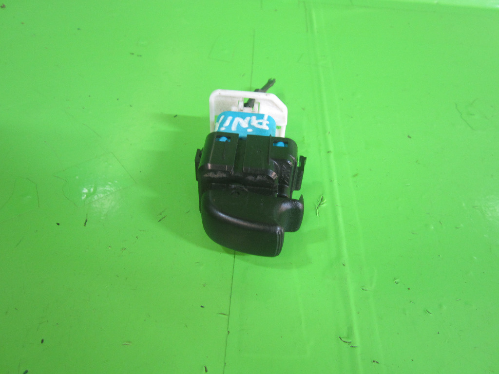 BUTON GEAM ELECTRIC DREAPTA FATA MITSUBISHI PAJERO PININ FAB. 1999 - 2007 ⭐⭐⭐⭐⭐
